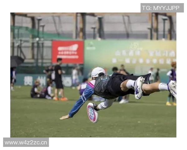 武汉飞盘队在城市马拉松积分榜上以61分领先其他队伍展现强劲实力